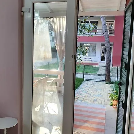 Tatil Evi House Golem (Tirana)
